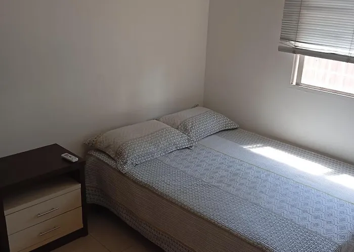 Quarto Em Apartamento No Centro De Foz